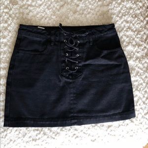Kendall & Kyle- tie up black denim skirt